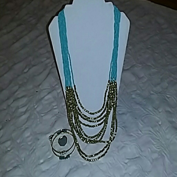Beautiful NWOT Turquoise and gold jewelry set.