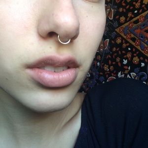 faux septum piercing