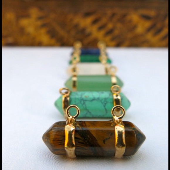 Hand Made- Crystal Point Necklace, Bar Necklace - Picture 4 of 4