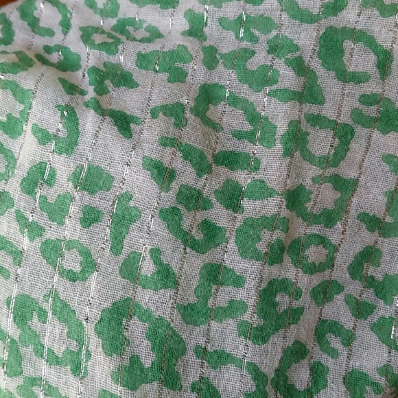 Green animal print scarf - Picture 2 of 3