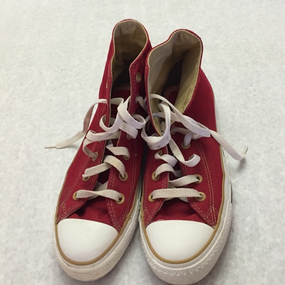 Pretty Brick Red hi-top Converse!!