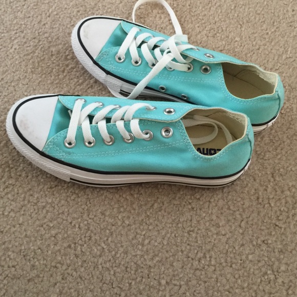 Converse tennis shoes