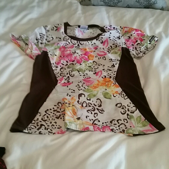 Cherokee scrub top