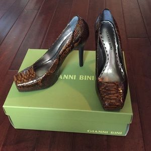 Size 6.5 Gianni Bini heels