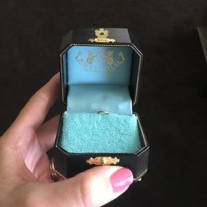 Juicy ring box