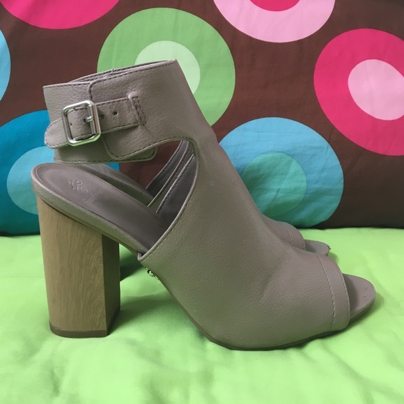 Vera Wang for Khol's shoes