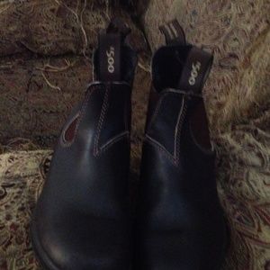 Like New Blundstone 500'sFrom Tazmania.-Leather.-