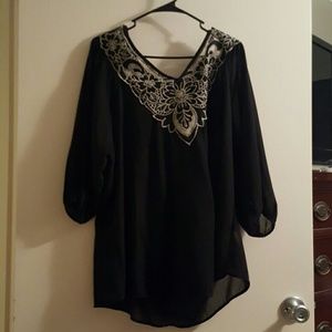 Floral embroidered 3/4 sleeve blouse