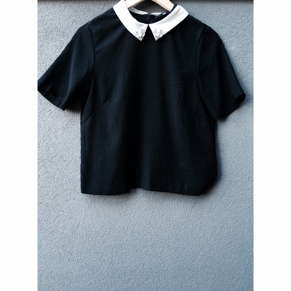 -H&M BEJEWELED COLLAR CROPPED BLOUSE-