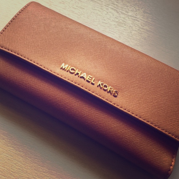 ✨FINAL SALE✨ beautiful Michael Kors Wallet!