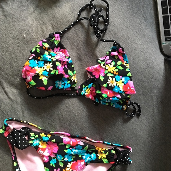 Floral ruffle bikini top
