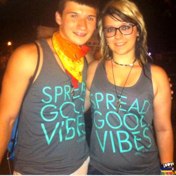 SPREAD GOOD VIBES tank - Picture 2 of 2