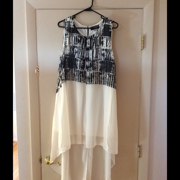 The Pyramid Collection Top !PRICE REDUCED!!!