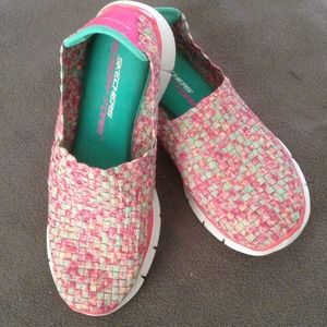 Sketcher weave with memory foam