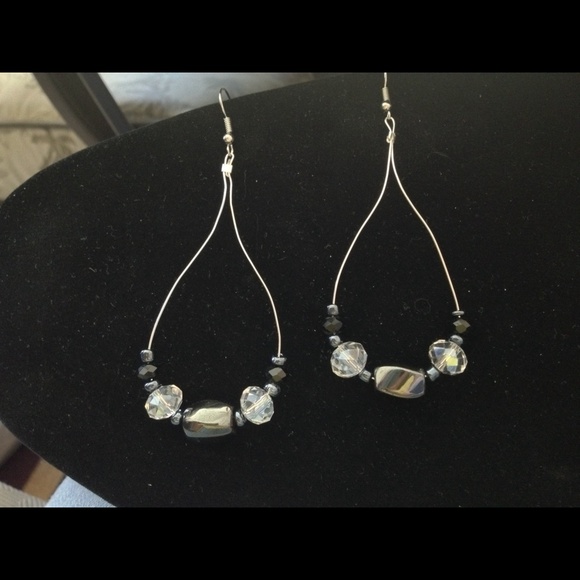 Jewelry - Silver and hematite earrings