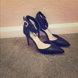 Vince Camuto Lyla Leather Pumps