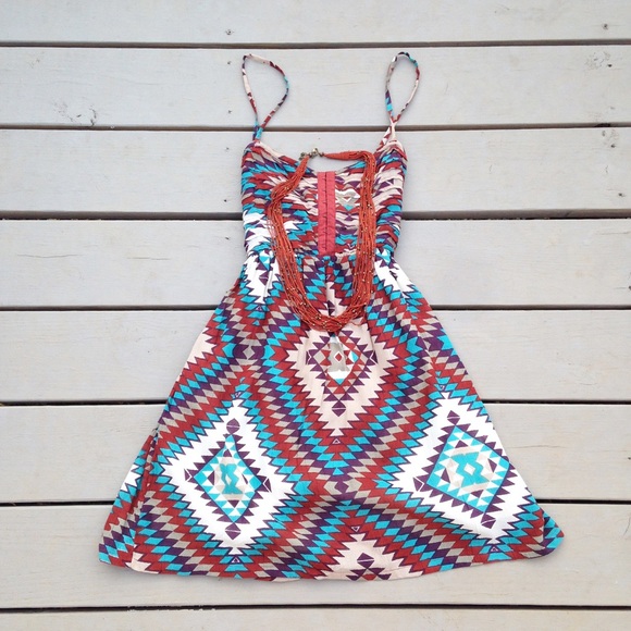 Billabong Dresses & Skirts - Aztec print billabong dress