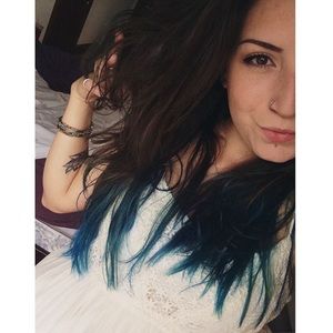 meet mariel, your friendly posher!