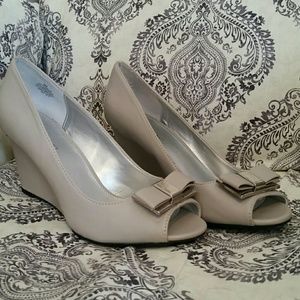 ????wedges never worn????