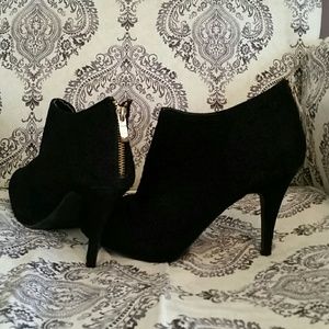 Adorable booties🙈 flash sale