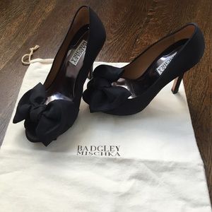 Badgley Mischka Peep Toe Pump