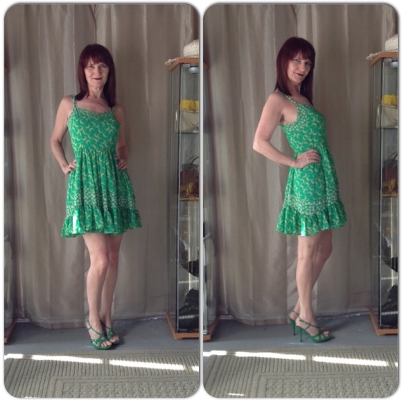 NWT GREEN FLOWER PRINT DRESS