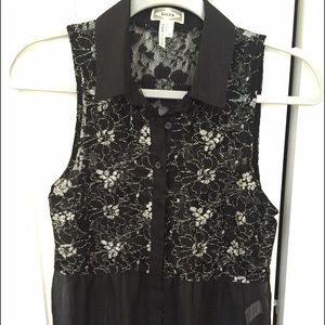 Kirra black lace button up tank NWOT