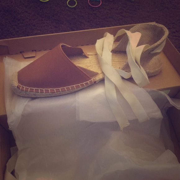 Soludos espadrilles shoes with leather upper.