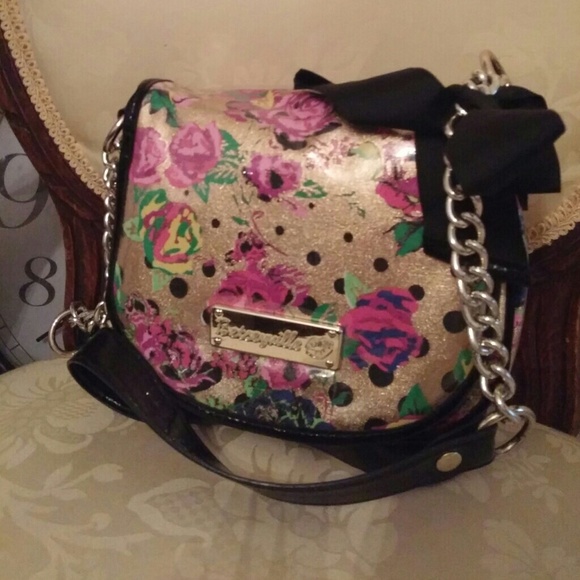 Betsey Johnson Handbags - BETSEYVILLE CROSSBODY