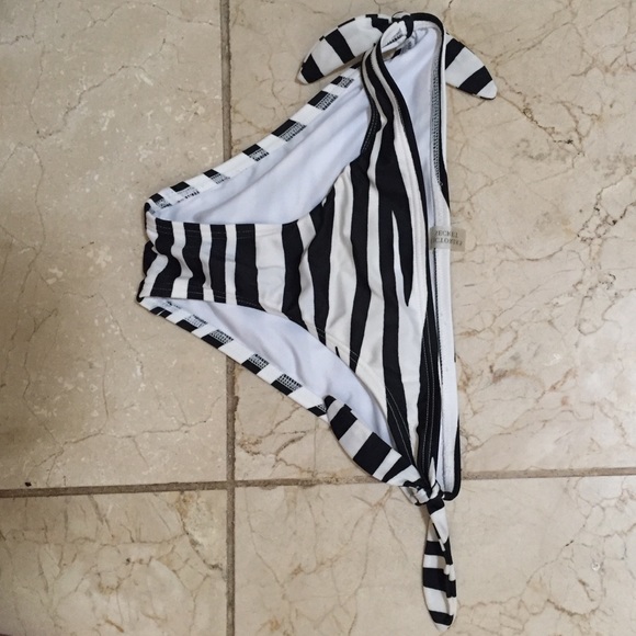 Zebra bikini - Picture 3 of 3