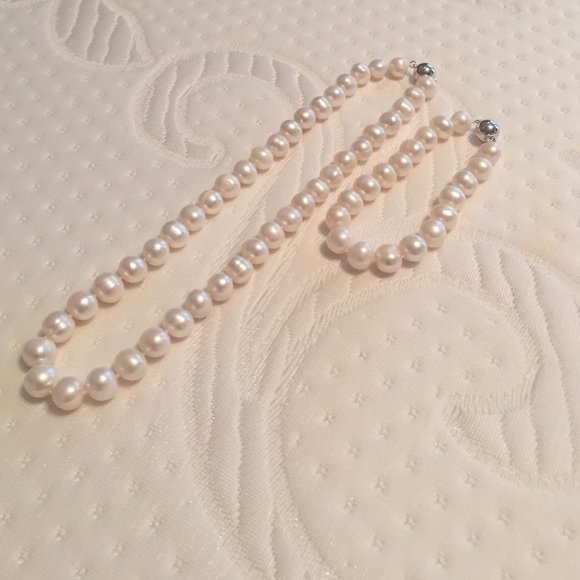 Faux Pearl necklace and bracelet