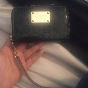 Michael Kors wristlet/ phone case purse