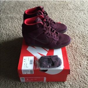 Nike Sky Hi Dunk-women's in burgundy