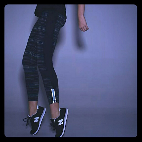 ⛔SOLD⛔Lululemon run the world 7/8 tights