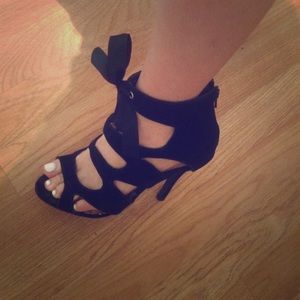 Bow heels size 5.5