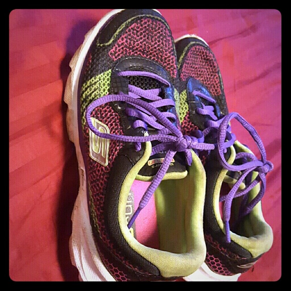 Tennis shoes