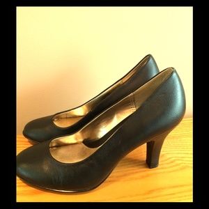 *SALE* Black Heels NWOT