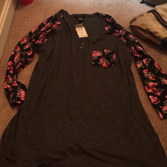 Rue 21 thin shirt 3/4 sleeve nwt