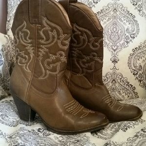 Heeled Cowboy boots 👢price drop!!!