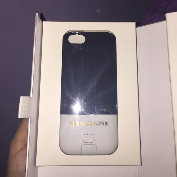 I phone 5/5s Michael Kors power case and powermat - Picture 4 of 4