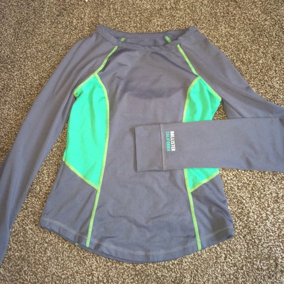 Long sleeve waterproof lady's Hollister shirt! ❤️