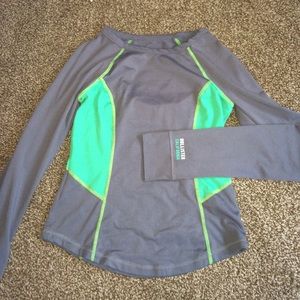 Long sleeve waterproof lady's Hollister shirt! ❤️