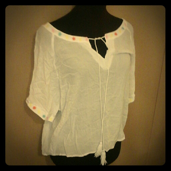 En Creme Hi Low Crop! Funky Back!🌷