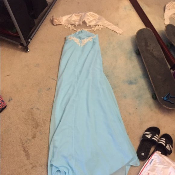 NEW! Never worn prom dress - Picture 3 of 4