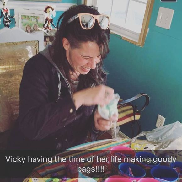 Meet your Posher, Vicky