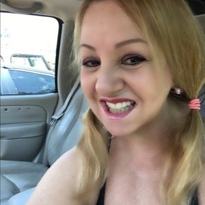 Meet your Posher, Aida