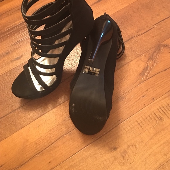 Heels ๐ - Picture 2 of 3