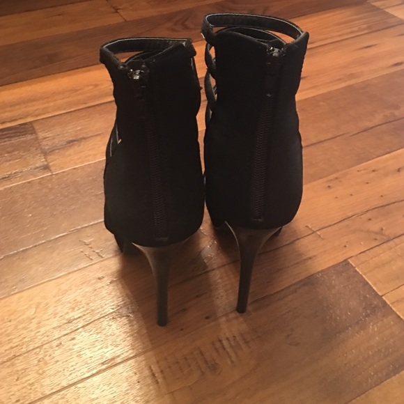 Heels ๐ - Picture 3 of 3