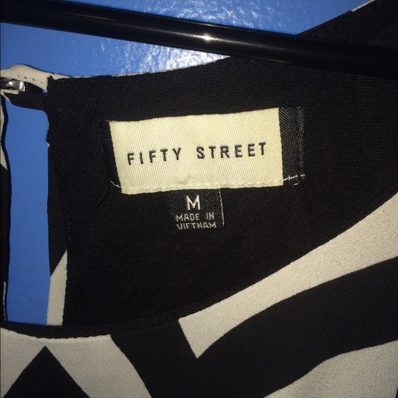 black and white crop top - Picture 3 of 3