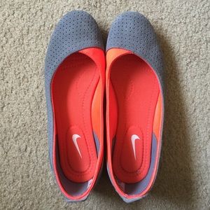 Nike flats